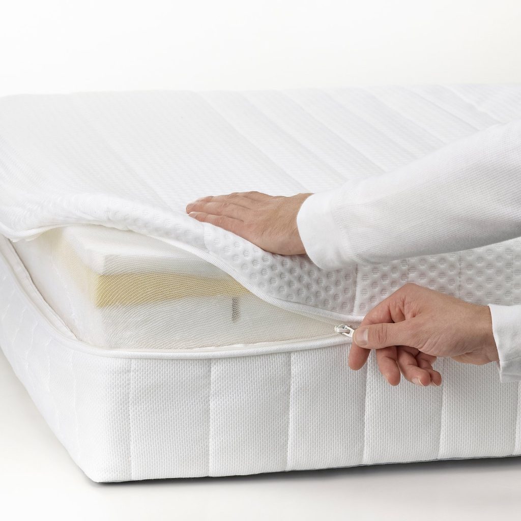 IKEA ÅNNELAND, capa aberta com fecho a mostrar a camada de espuma