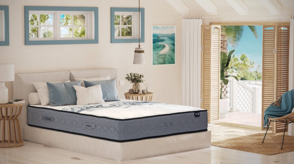 Colchão Climax Adore num quarto com portadas abertas