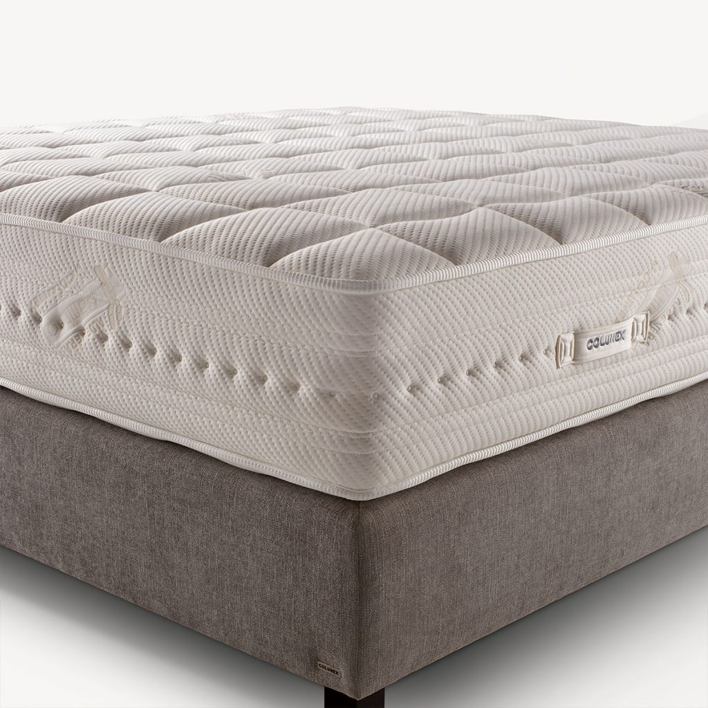 Colchão Colunex Beauty Sleep, vista lateral do topper incorporado e da faixa