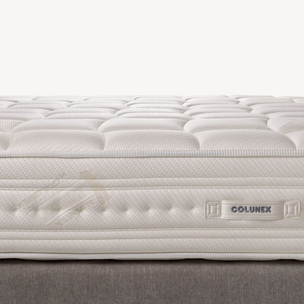 Colchão Colunex Beauty Sleep, pormenor da faixa lateral com a etiqueta Colunex