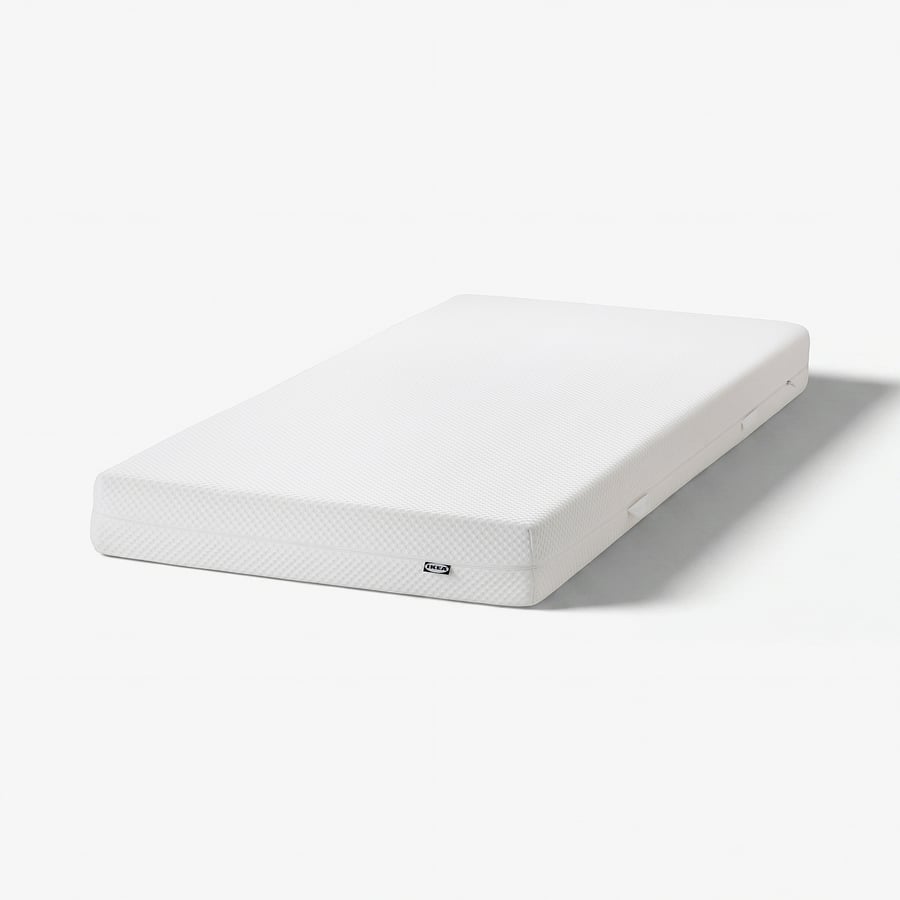 Colchão IKEA ÅBYGDA de espuma em fundo branco