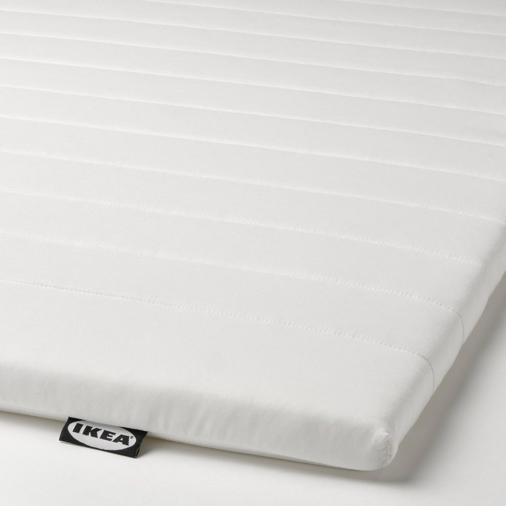 IKEA NÄSFJÄLLET, pormenor da capa acolchoada em tecido liso com etiqueta