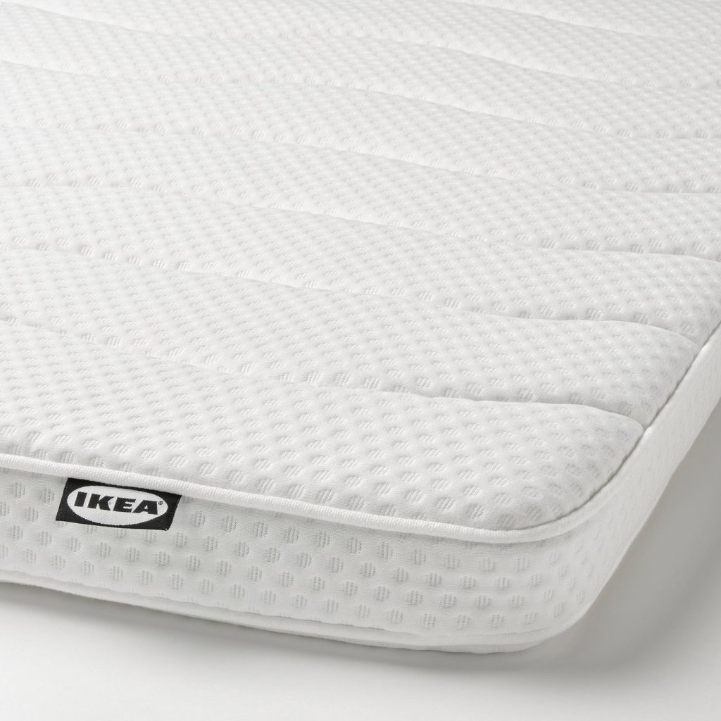IKEA NORRSELE, pormenor da capa acolchoada em malha com etiqueta