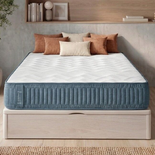 Colchão Somnalis Technofresh Z numa cama de casal, vista de frente