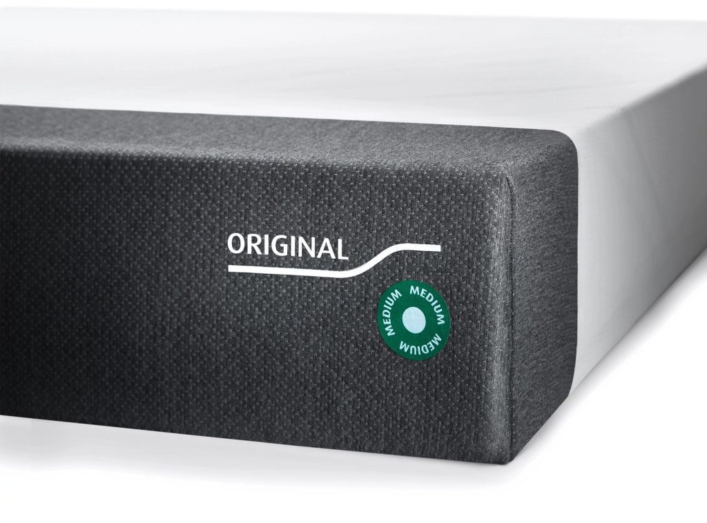 Colchão Tempur Form Original, canto com a etiqueta ORIGINAL e o selo de firmeza média