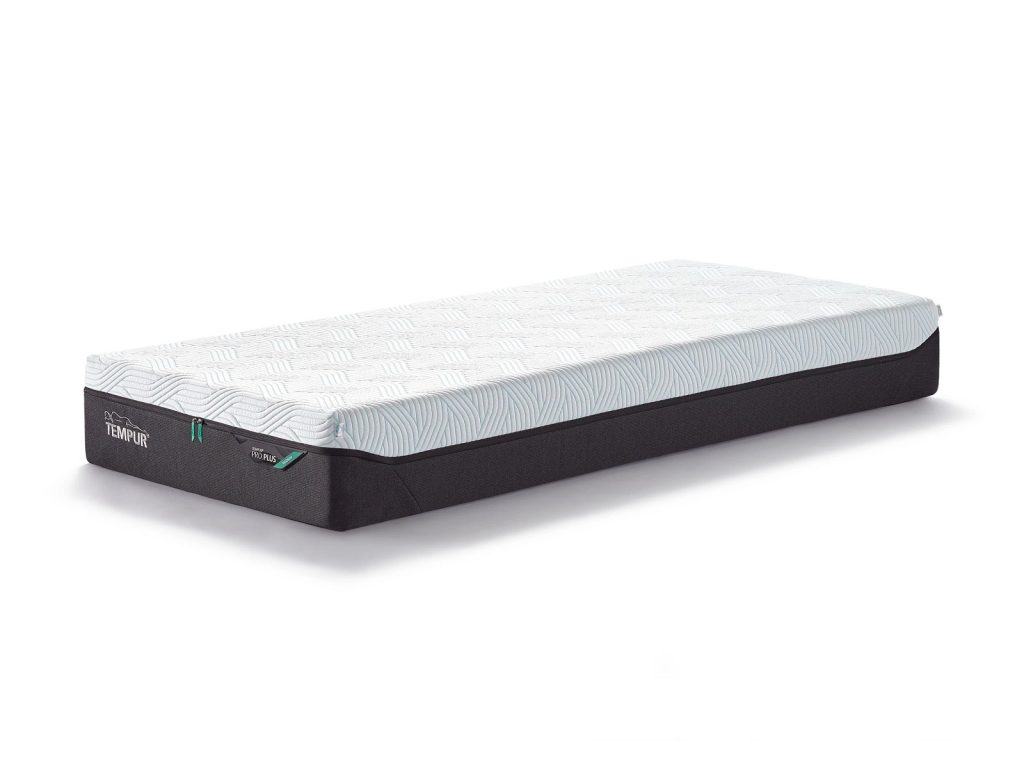 Colchão Tempur PRO Plus SmartCool individual, vista geral sobre fundo branco